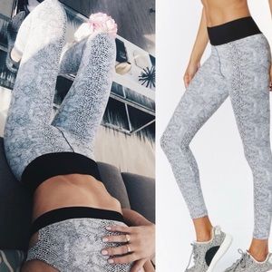 Planet Blue Fit Snakeskin Leggings Small